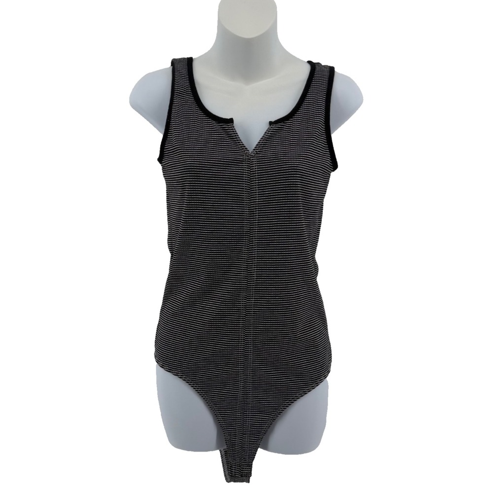 Red By BKE Striped Bodysuit Womens Large Black‎ White Sleeveless Snap Bottom